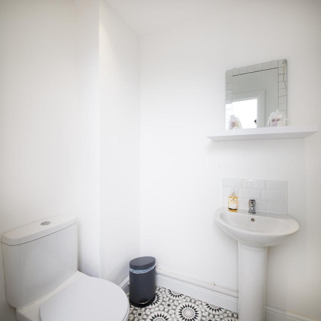 Ferienwohnung Guestready - Monochromatic Retreat Liverpool Exterior foto