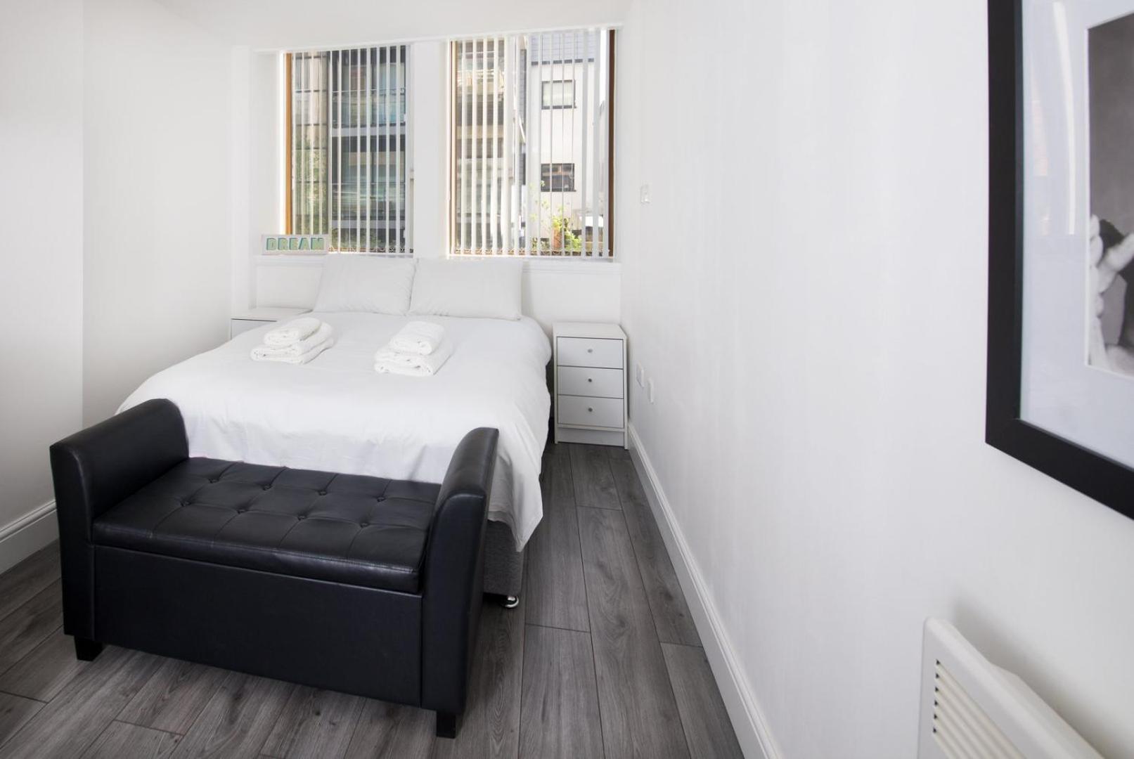 Ferienwohnung Guestready - Monochromatic Retreat Liverpool Exterior foto